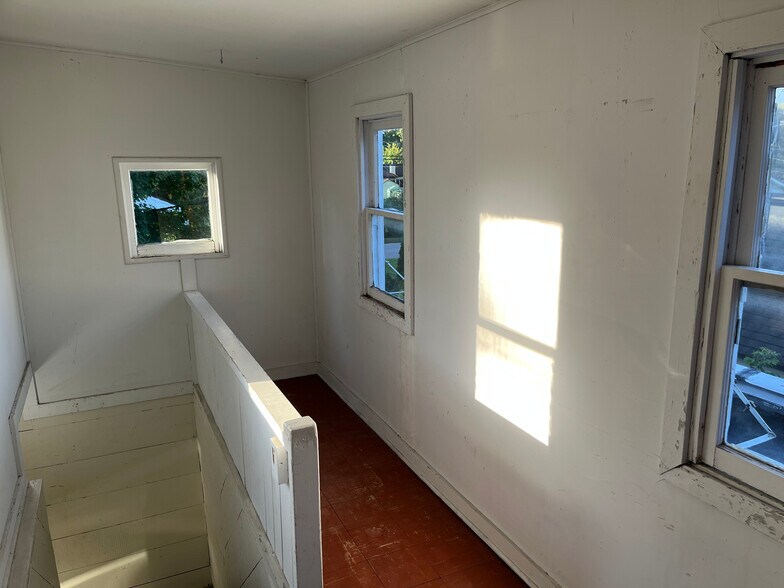 Building Photo - 403 W Eleventh St