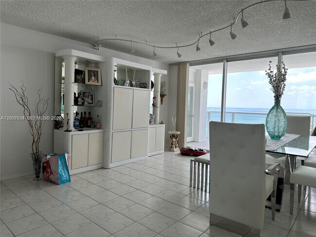 Building Photo - 2751 S Ocean Dr