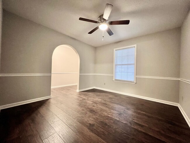 Building Photo - AVAILABLE JUNE [NO PETS PERMITTED]