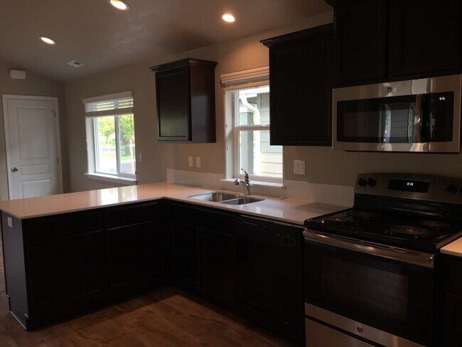Building Photo - 3 Bedroom / 2 Bathroom Home in Sisters Ore...