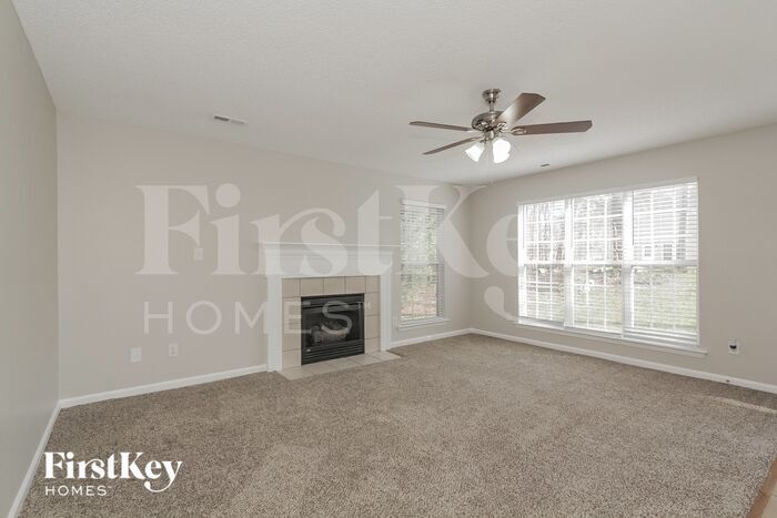 Building Photo - 6051 Hedgecrest Pl