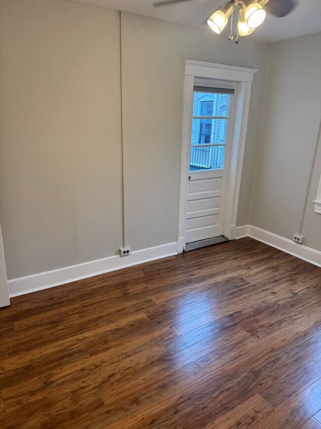 Building Photo - North End 3bed / 1bath available January 2026