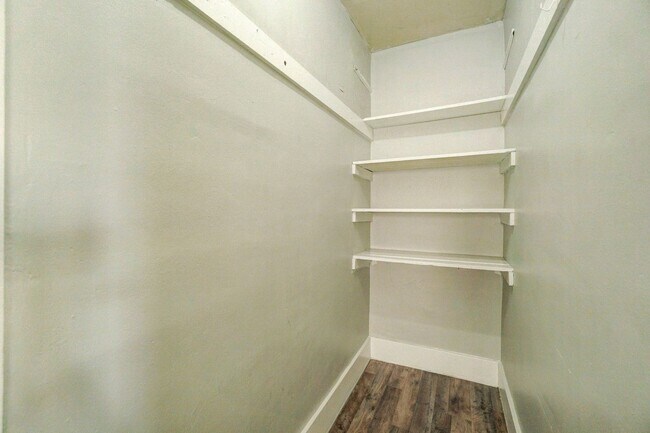 Building Photo - Cozy 1-Bedroom Home with W/D Connections Near Scissortail Park & Wheeler District!