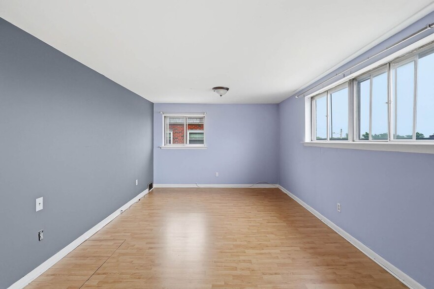 Building Photo - 2217 Hoffnagle St