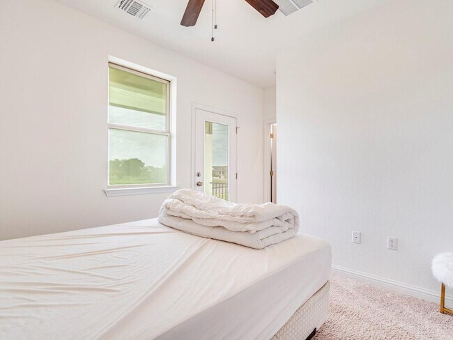 Building Photo - 7904 Mandela Bend