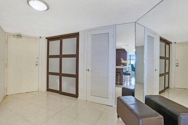 Building Photo - 5420 N Ocean Dr