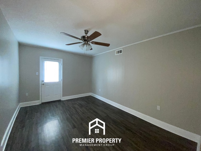 Building Photo - 6313 Leamont Dr