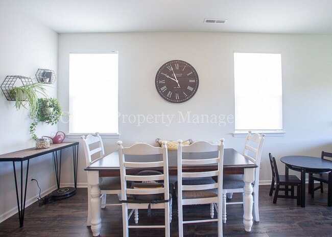 Building Photo - 142 Presley Ln