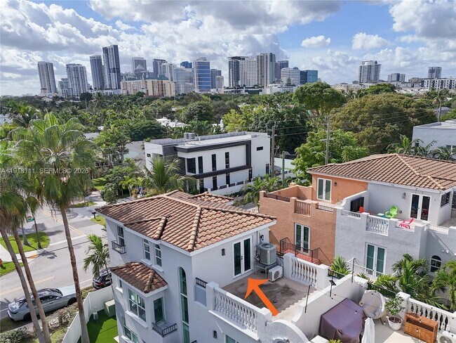 Building Photo - 601 NE 11th Ave