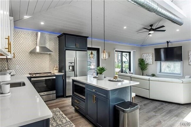 Building Photo - 1014 Main St