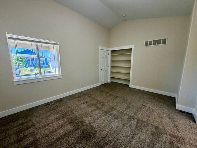 Building Photo - 4334 Pennyroyal Ln