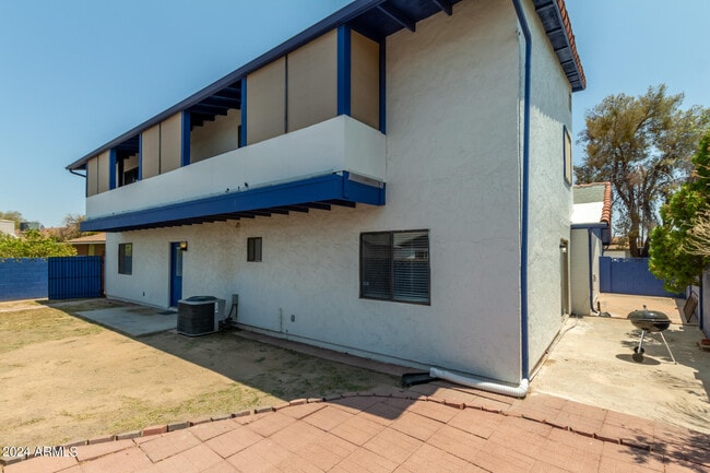 Building Photo - 2058 E Oxford Dr