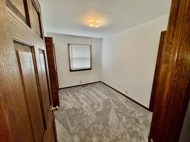 Building Photo - Move-In Ready 3-Bedroom with Modern Updates and Fantastic Outdoor Space