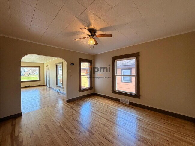 Building Photo - 807 Rose St