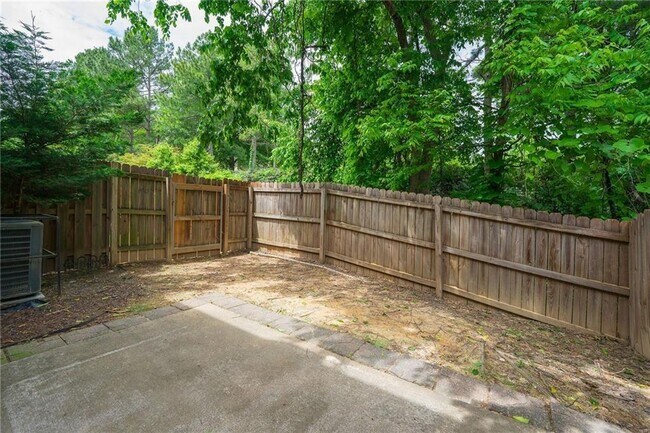 Building Photo - 2462 Whiteoak Run