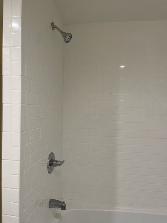 Building Photo - Recently Remodeled 2 bedroom 1 bath