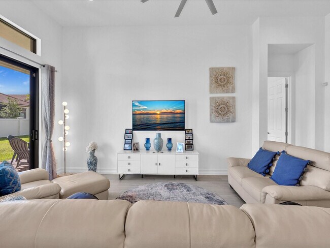 Building Photo - 8928 Bastille Cir E