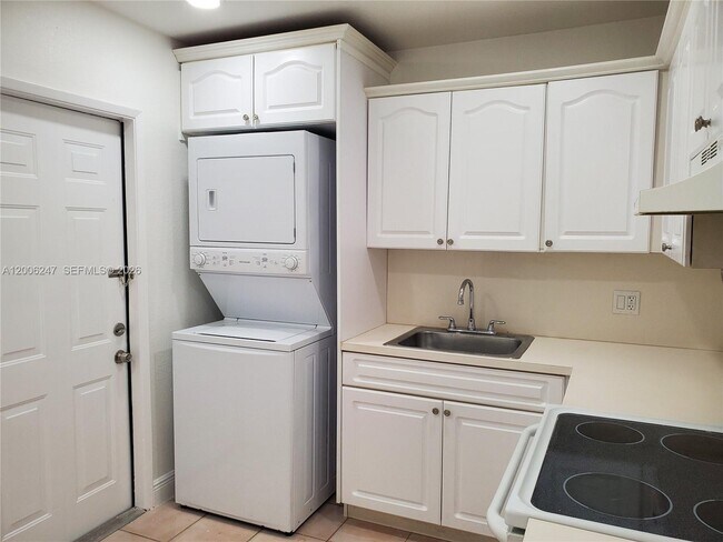 Building Photo - 9203 NW 38th Dr