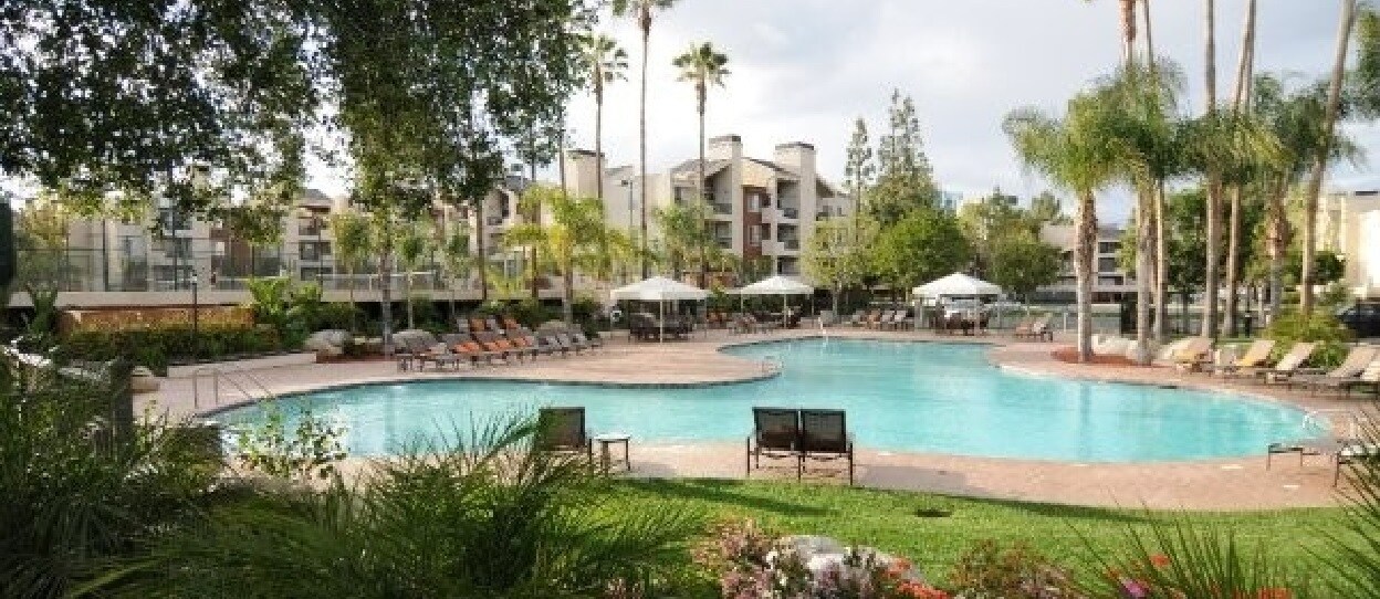 Building Photo - 5565 Canoga Ave