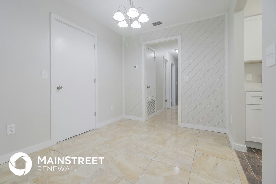 Building Photo - 1310 Cypress Ave