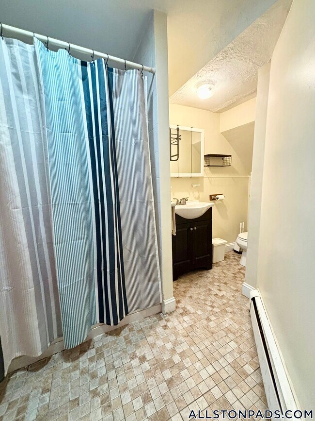 Building Photo - 18 Holmes St