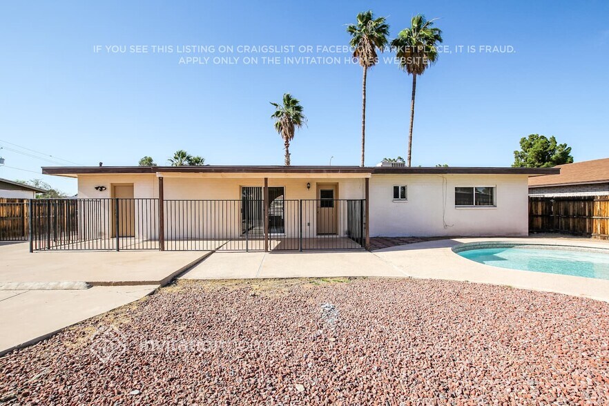 Building Photo - 5041 W Sandra Terrace
