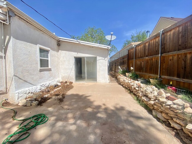 Building Photo - 2019 42nd St