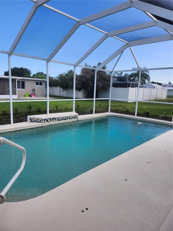 Building Photo - 2441 Beacon Dr