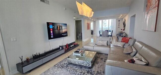 Building Photo - 15901 Collins Ave