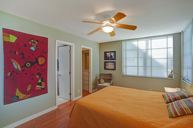 Building Photo - 1831 Sabal Palm Dr