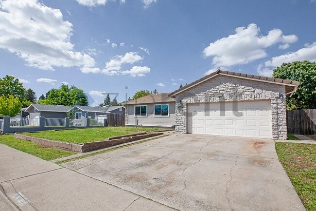 Building Photo - 2307 N Cirby Way