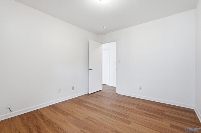 Building Photo - 15328 Mill Valley Dr