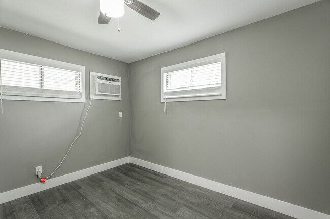 Building Photo - 1100 S Willow