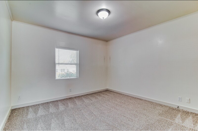 Building Photo - 2114 W 48th Pl