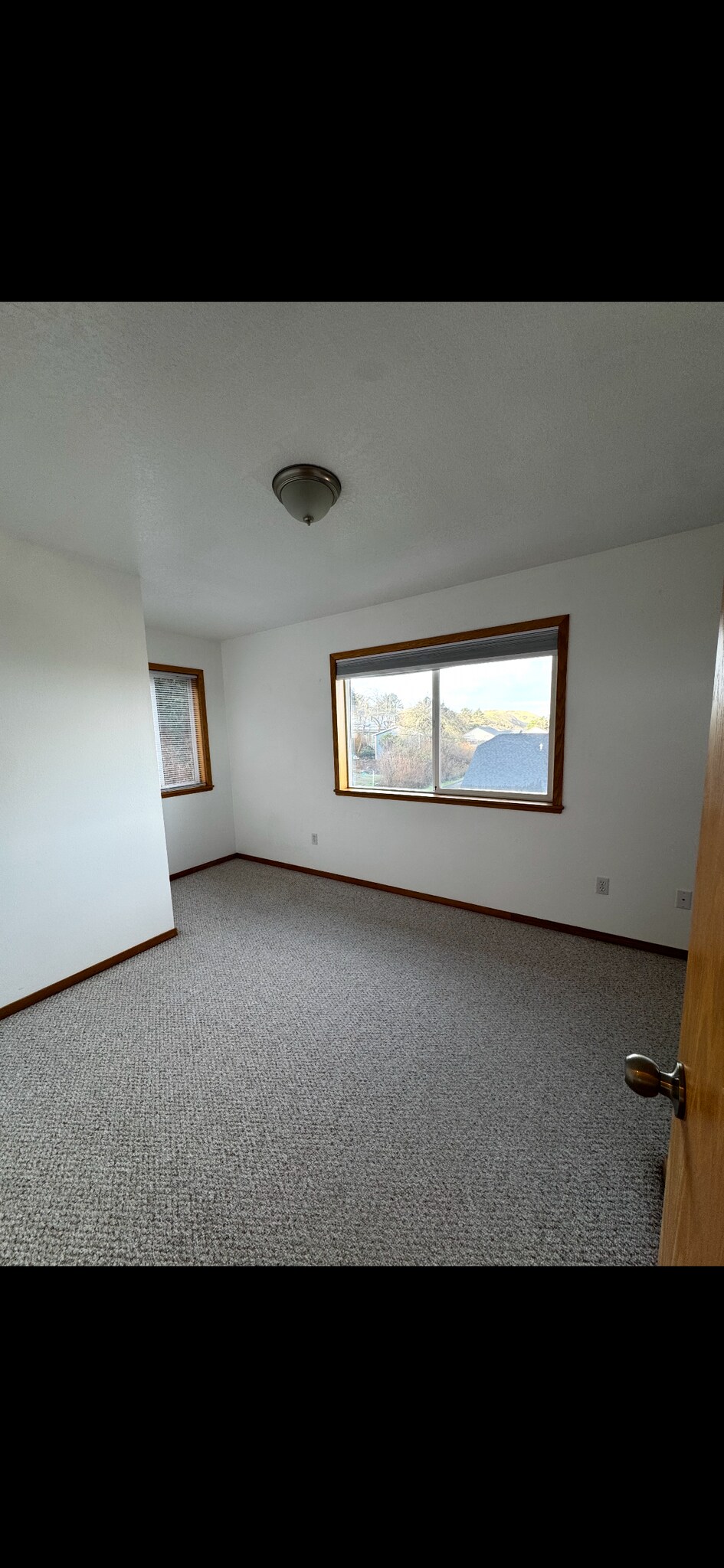 2nd bedroom with closet - 5446 NW Rhododendron St