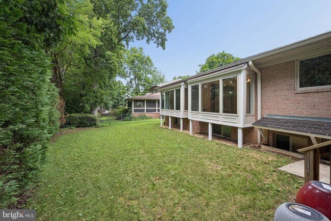 Building Photo - 7016 Hopewood St