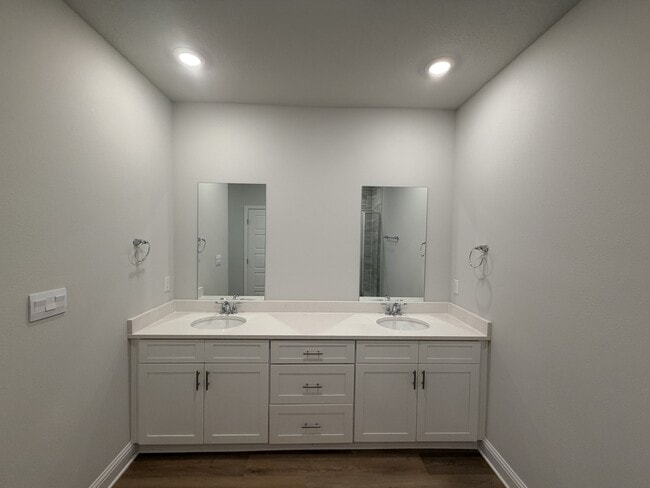 Building Photo - 7307 Hawkins Mnr