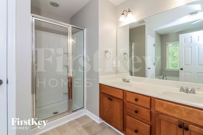 Building Photo - 850 Riverdance Dr