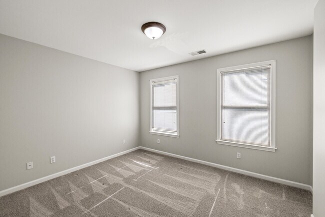 Building Photo - 377 Church St