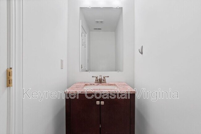 Building Photo - 40 Normandy Ln
