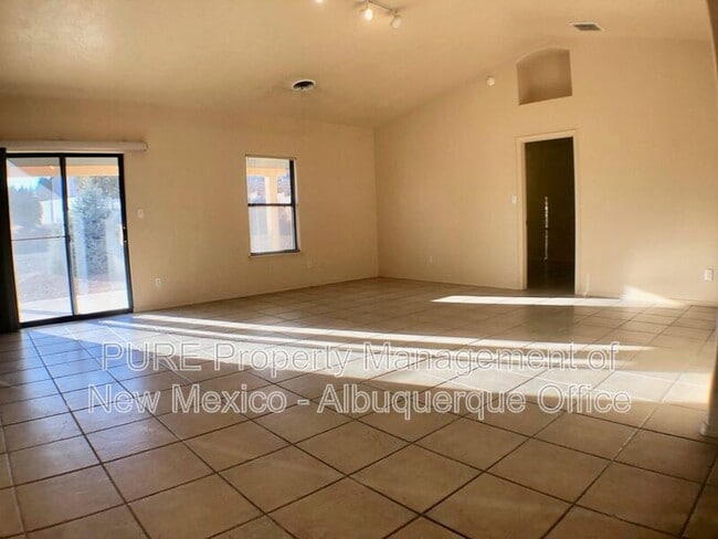 Primary Photo - 4905 Kingsway Dr