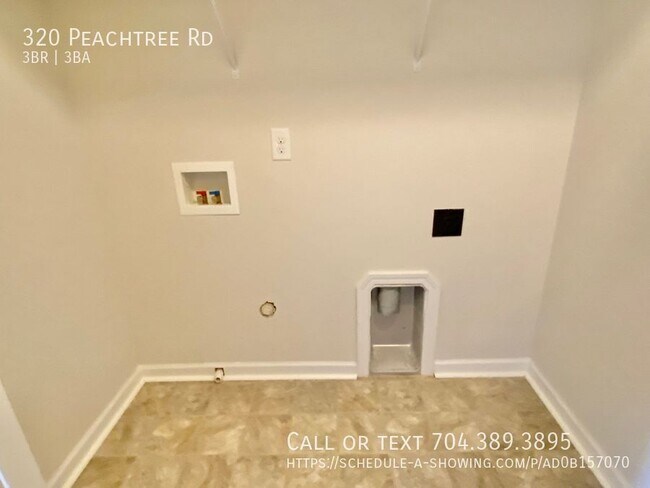 Building Photo - 320 Peachtree Rd