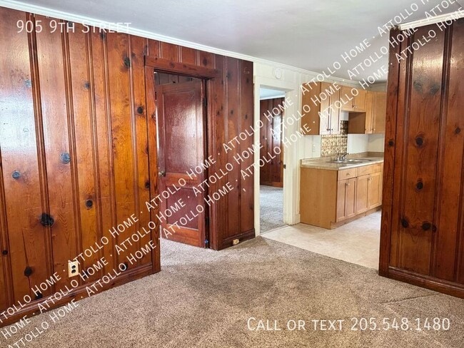 Building Photo - 905 9th St