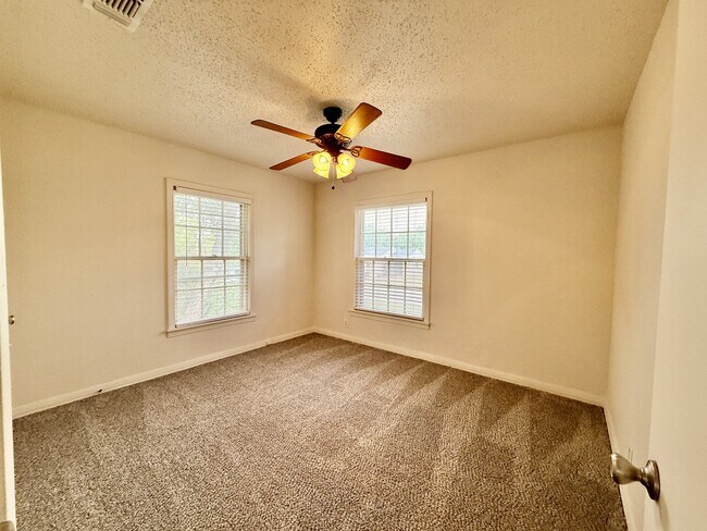 Building Photo - 4709 Penrose Ave