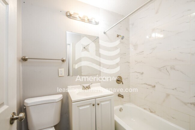 Building Photo - 3608 N Sadlier Dr