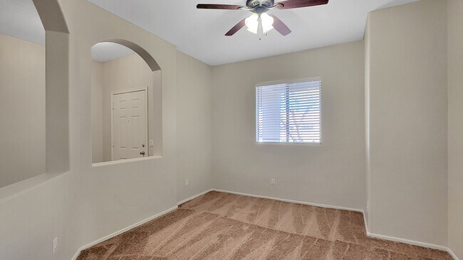 Building Photo - Great location near Bell Rd in Surprise! A...