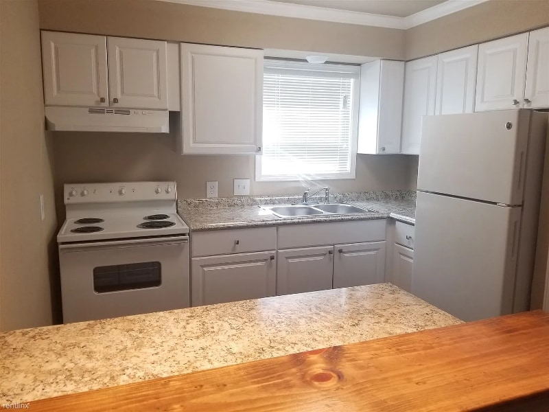 Building Photo - 7065 Bellfort Ave