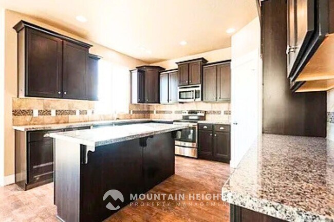 Building Photo - 3953 Sand Lake Dr
