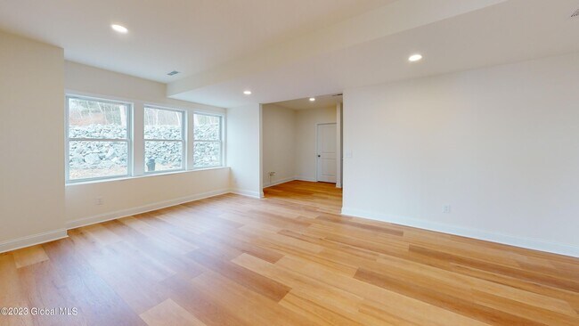 Building Photo - 544 NY-9P