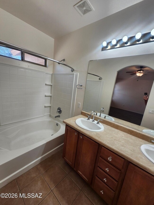 Building Photo - 4123 E Coolbrooke Dr